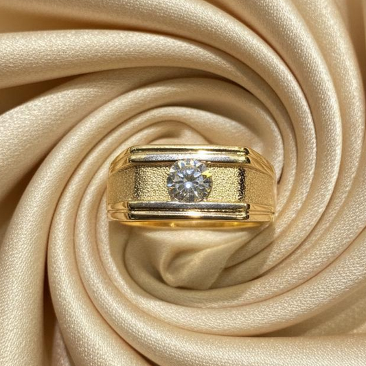18K gold cubic zirconia ring detail showing expert setting brilliant sparkle premium quality
