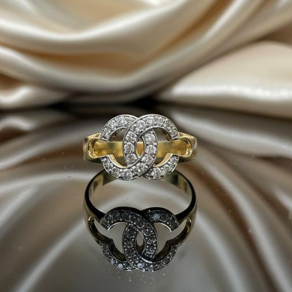 18K gold cubic zirconia ring diamond-like sparkle prestigious luxury elegant design
