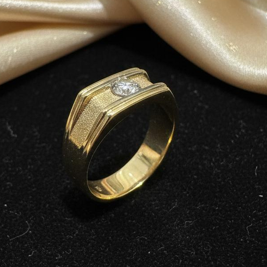 18K gold cubic zirconia ring diamond-like sparkle prestigious luxury elegant design
