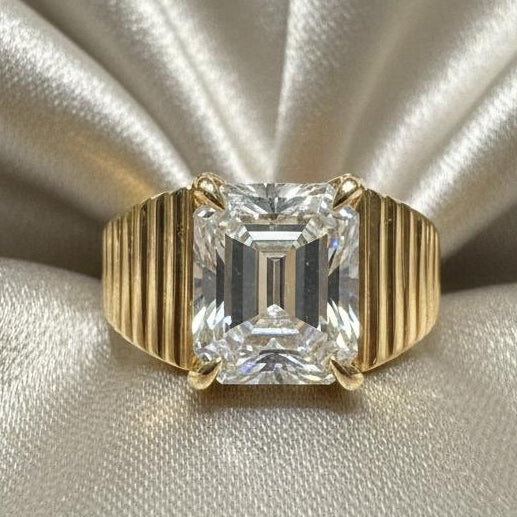 18K gold lab-grown diamond ring 3CT detail showing expert setting certified diamond brilliance
