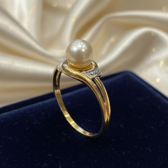 18K gold twisted ring with pearl centerpiece romantic elegance artisanal luxury
