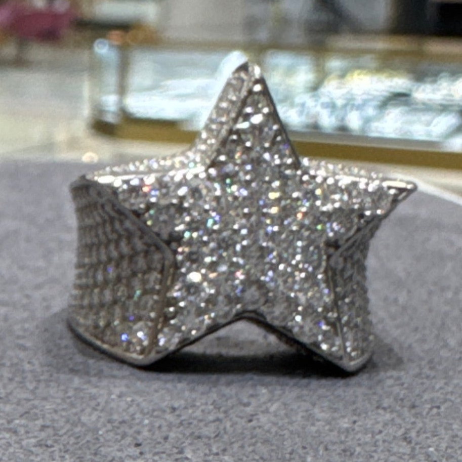Star ring with moissanite in silver Argent Ring