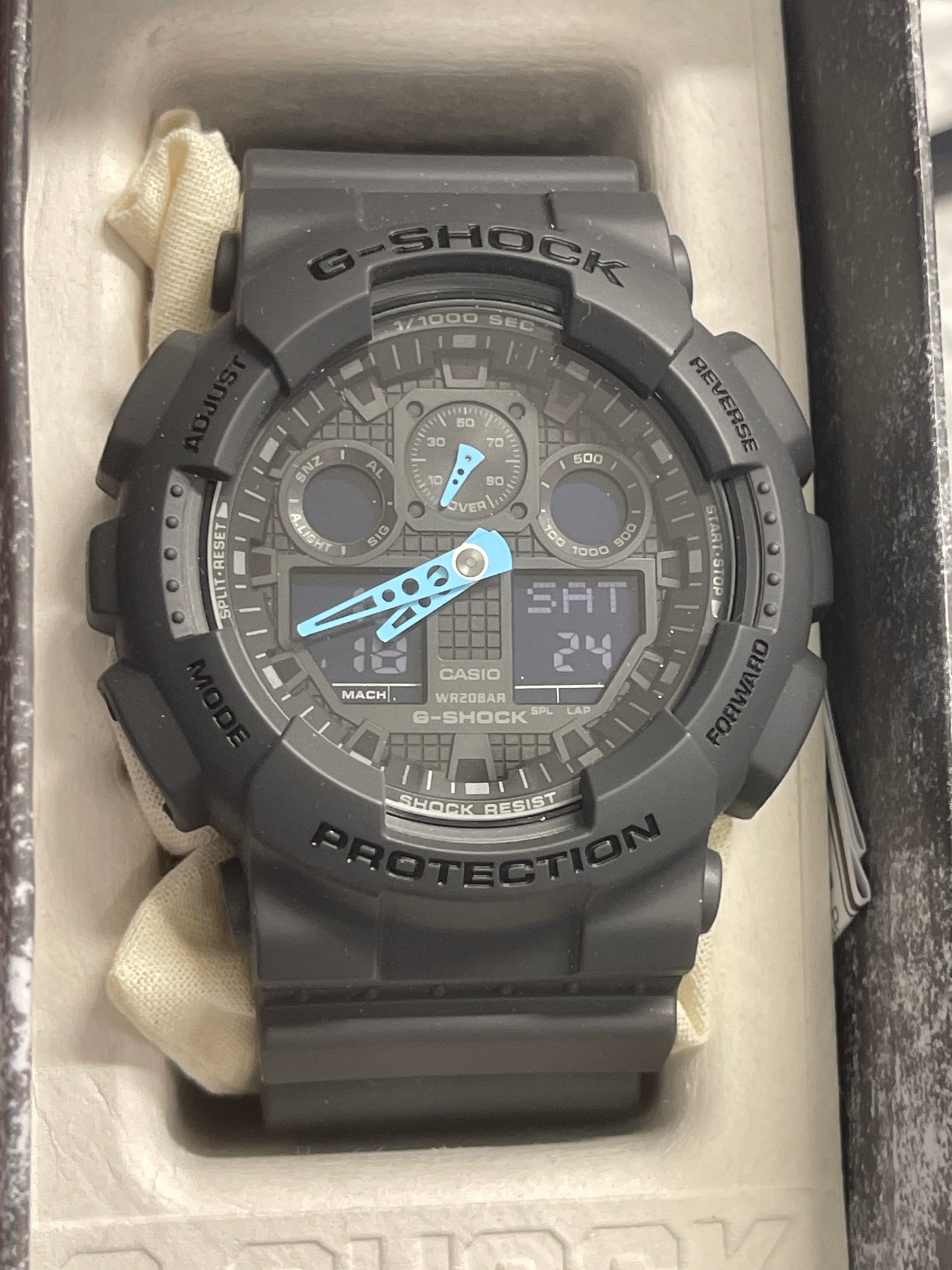 Casio G-Shock GA-100C-8ACR protection watch module 5081 detail shot