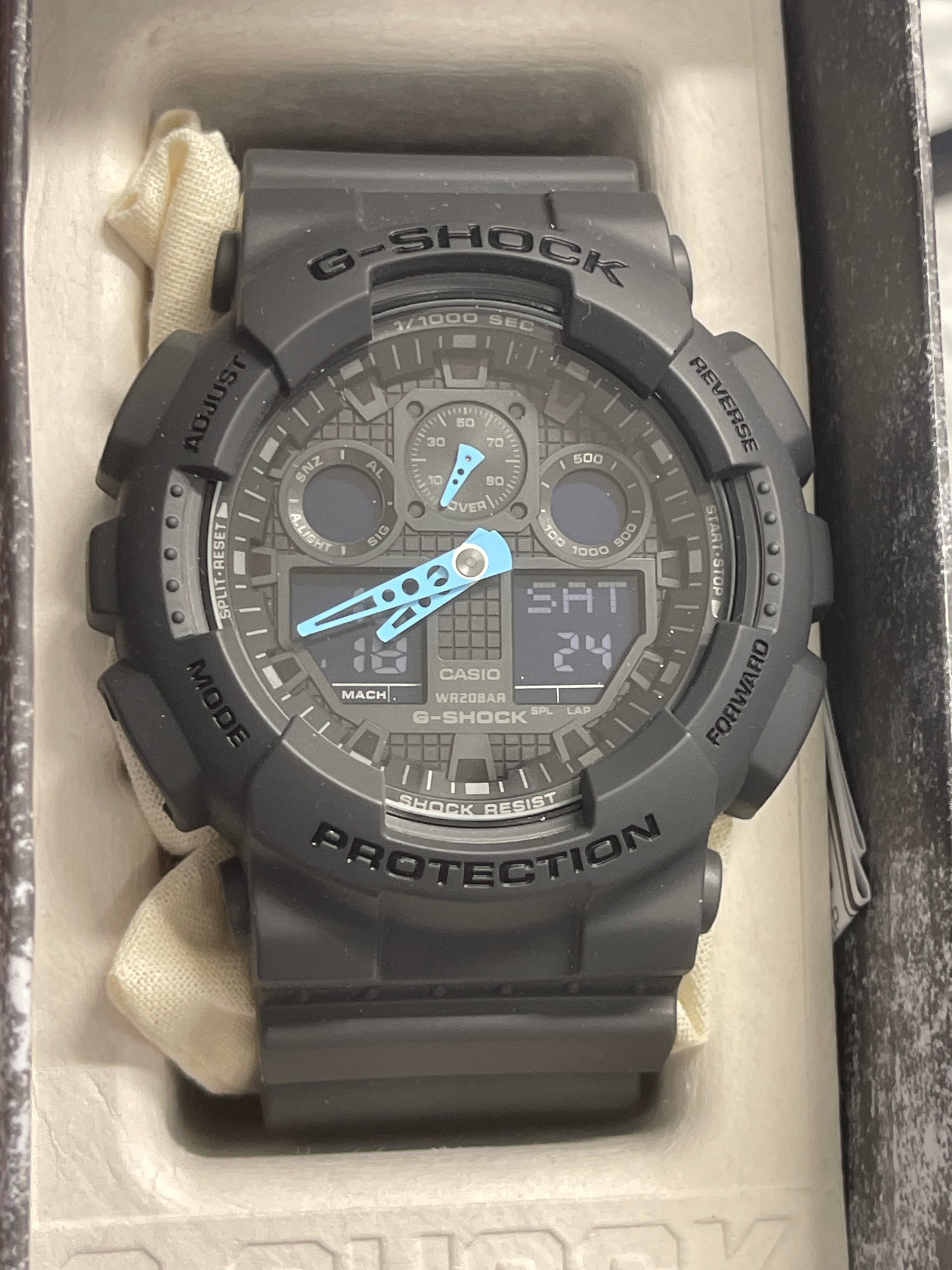 Casio G-Shock GA-100C-8ACR protection watch module 5081 detail shot
