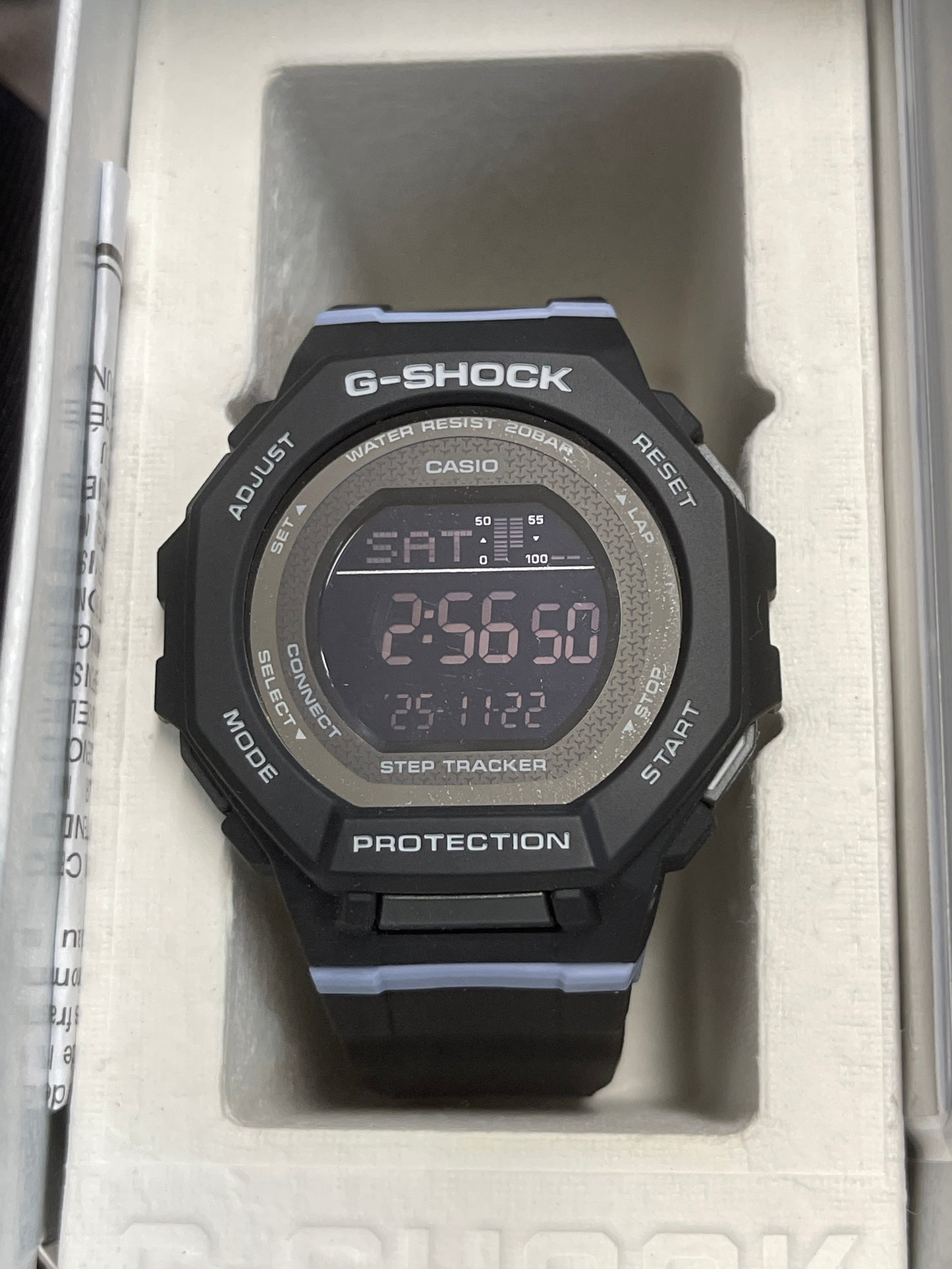 Reloj Casio G-Shock GMD-B300-1CR para mujer con monitor de pasos y Bluetooth - Negro