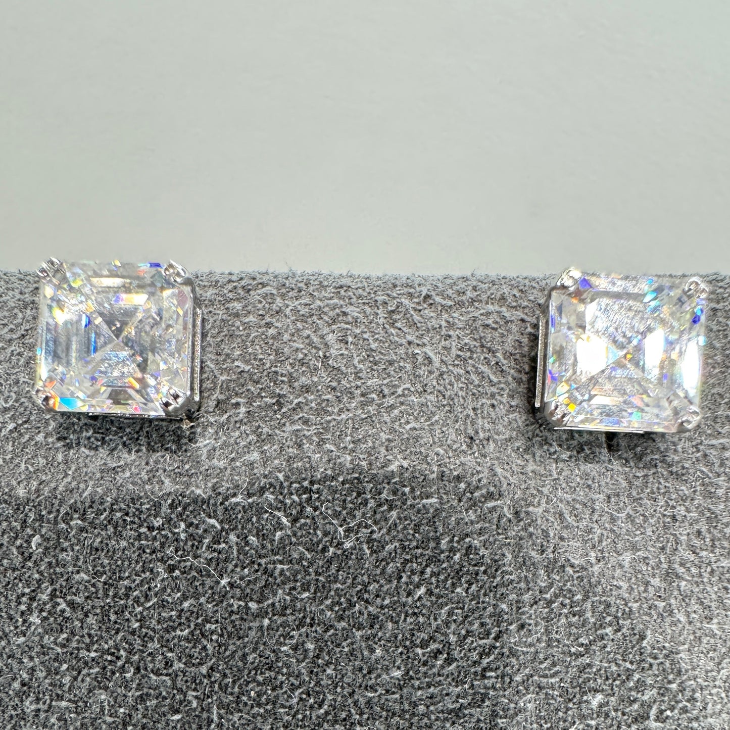 Boucles d'oreilles puces carrées en moissanite de 6 mm, argent sterling plaqué rhodium (E0344SMS-6mm)