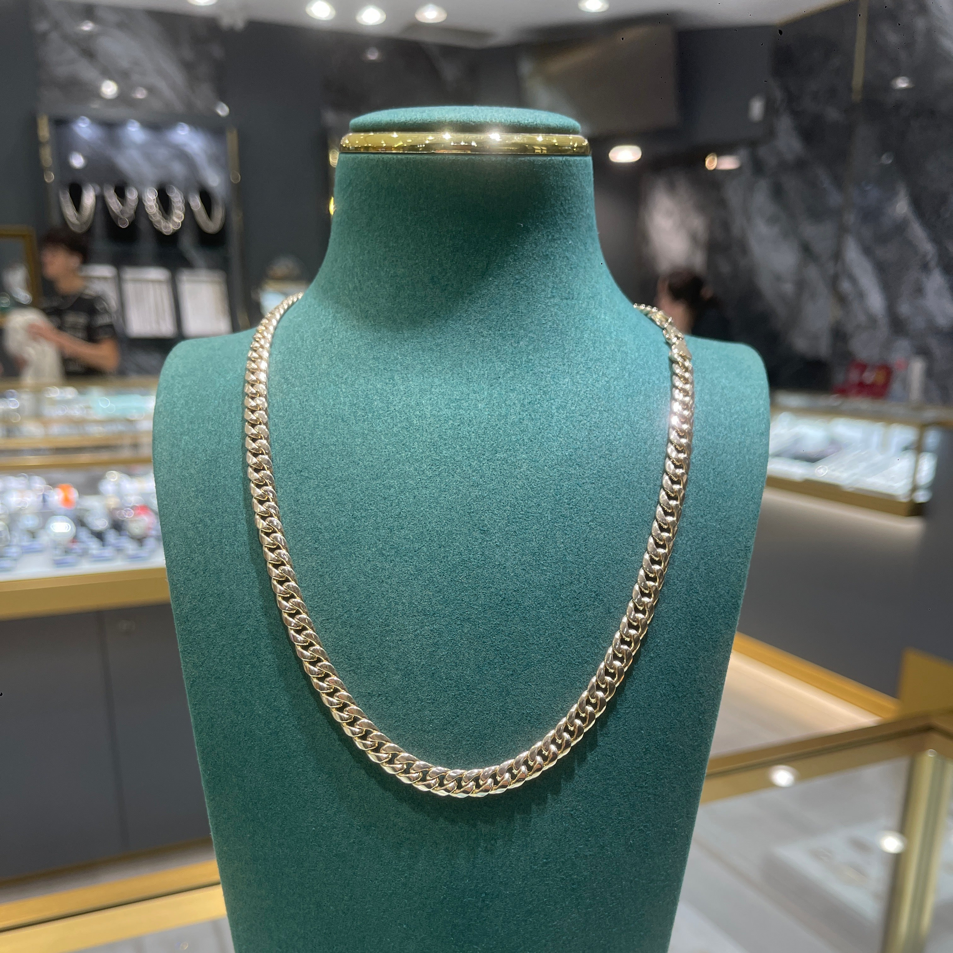 Cuban link chain gold 10k / 6.75 mm / 21.23 grams / 20 inch gold chain