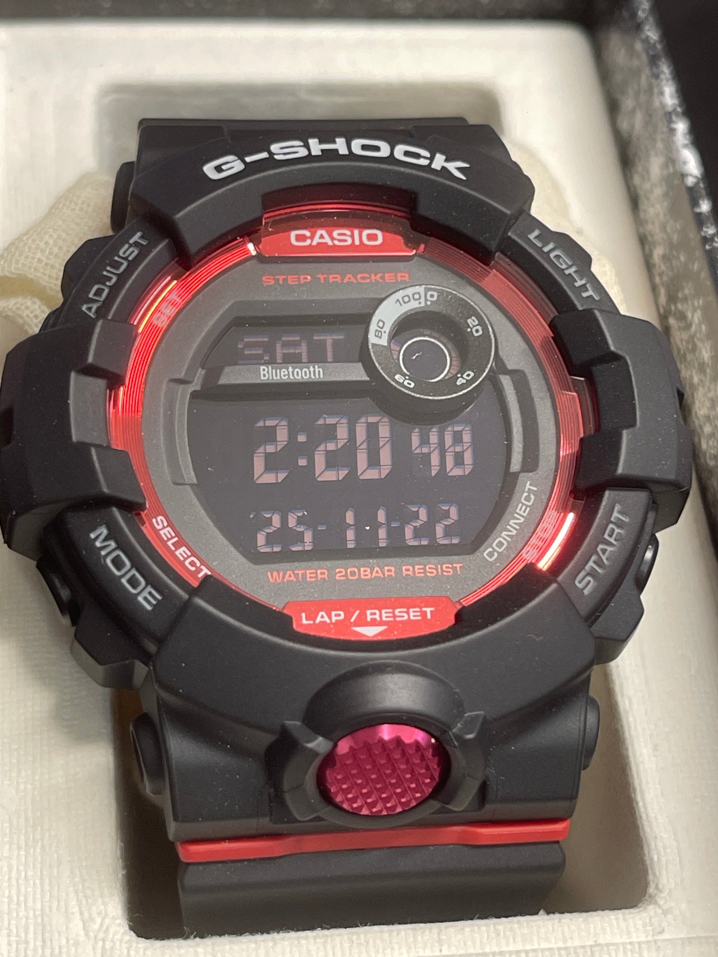 Montre Casio G-Shock GBD-800-1CR avec podomètre et Bluetooth - Noir et rouge