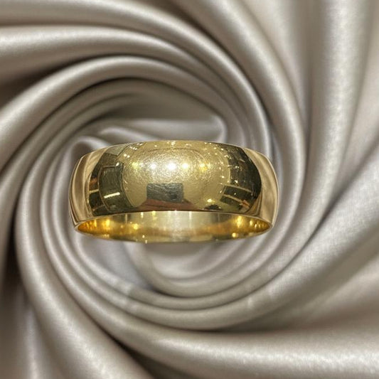 10K gold ring detail showing expert craftsmanship polished finish
