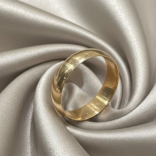 10K gold ring 1.2 grams delicate elegance comfortable weight
