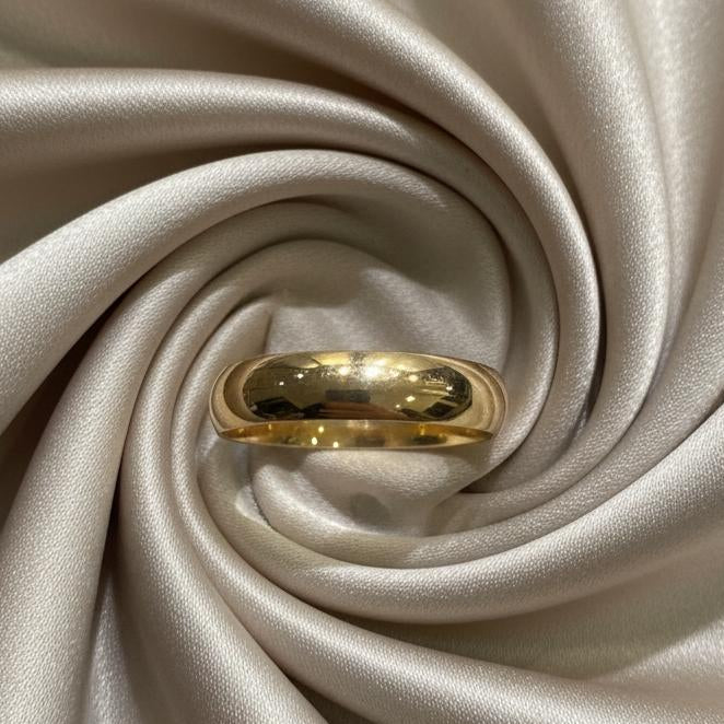 10K gold ring 4.1 grams substantial quality luxurious weight
