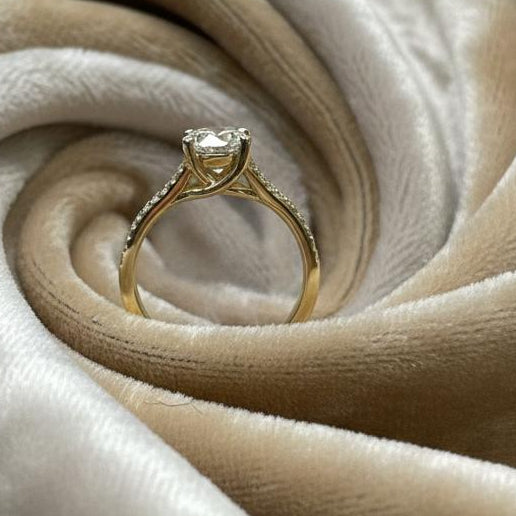 10K gold moissanite ring 2CT center stones exceptional brilliance superior fire
