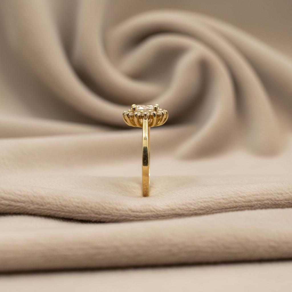 Anillo de oro de 10 quilates con diamantes y piedra central de diamante natural de 0,68 quilates (DMN10RI014)