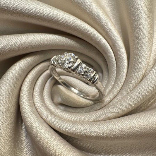 14k gold diamond ring 0.76CT