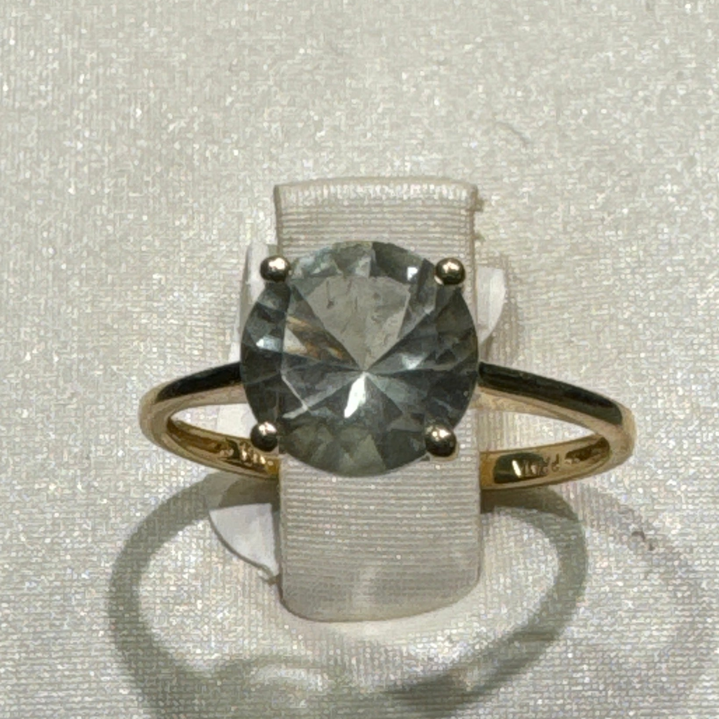 14K Gold Ring with Aquamarine Style Stone 1.86g Ring