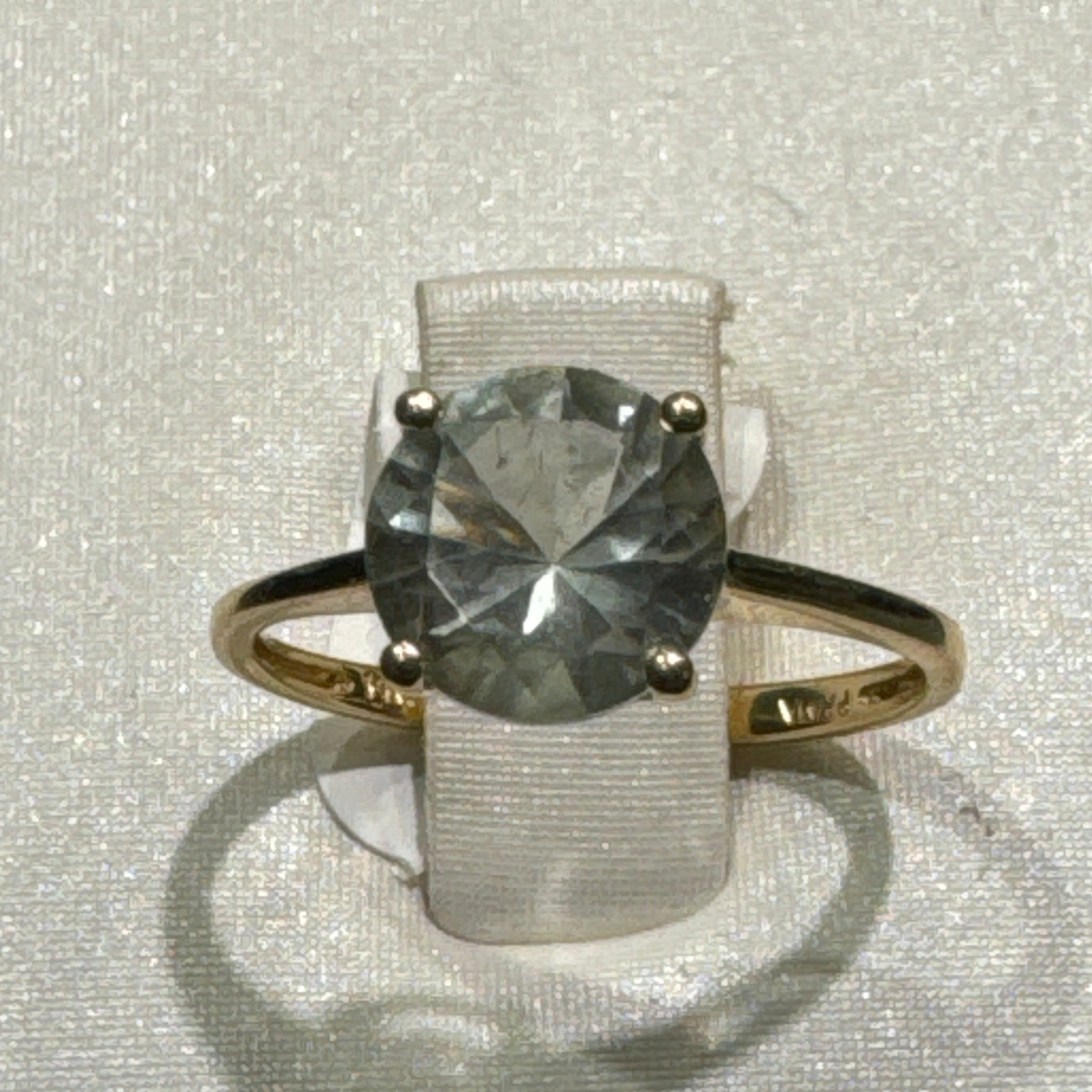 14K Gold Ring with Aquamarine Style Stone 1.86g Ring