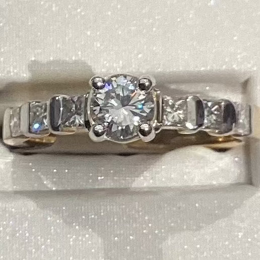 10K Women Diamond Ring 1.1CT