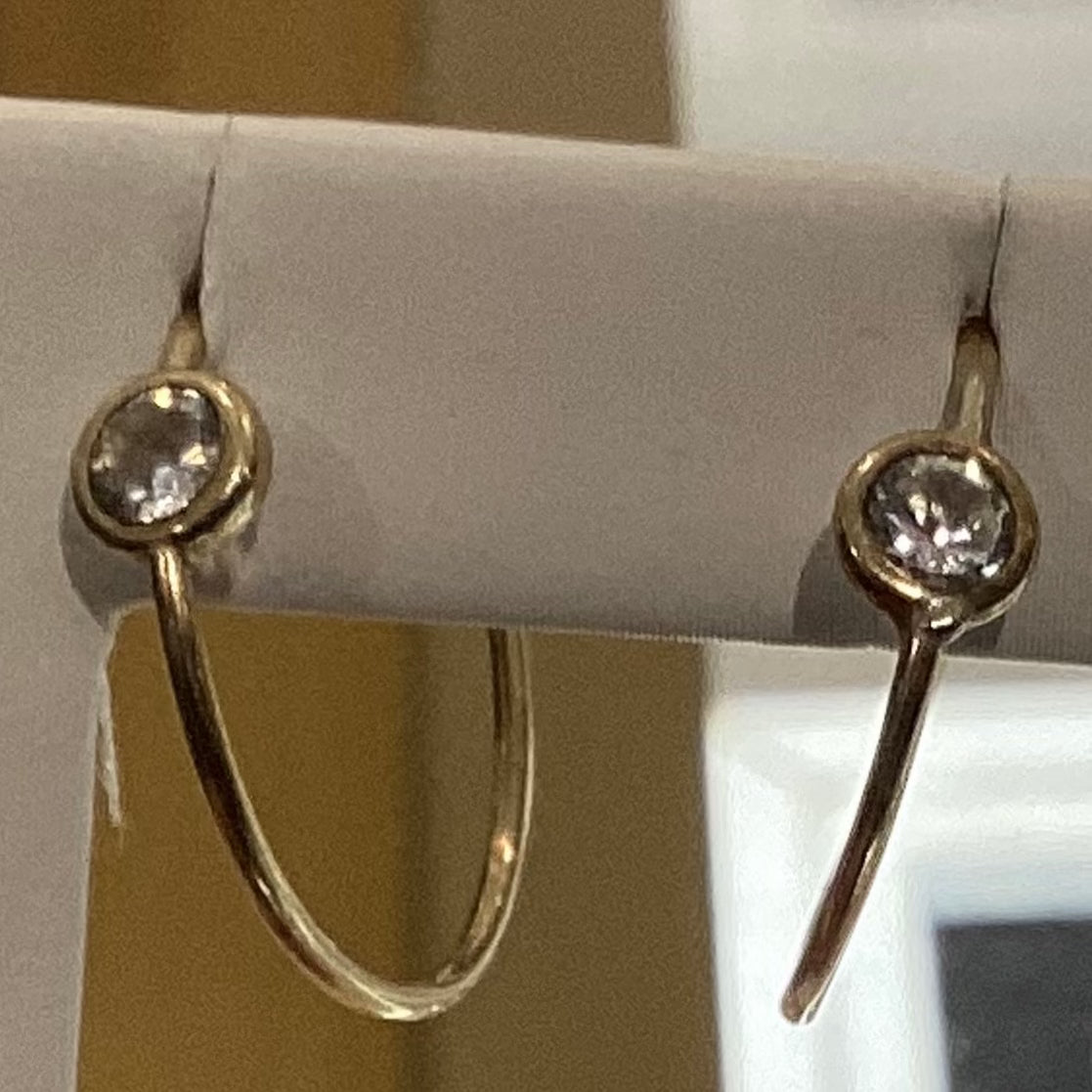 10K Y Gold Earrings 0.98g