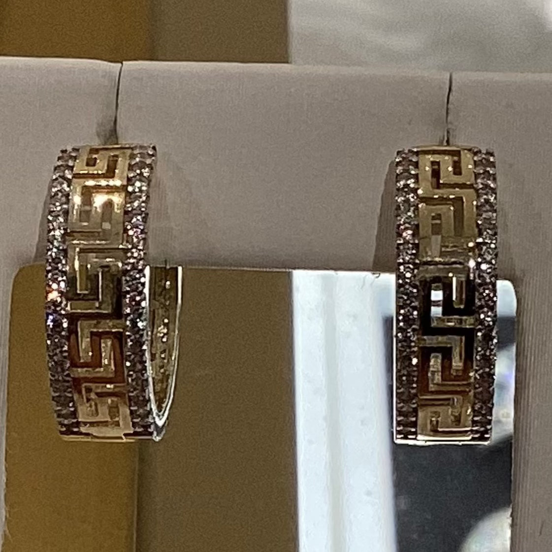 10K Y-W Gold Earrings 3.16g