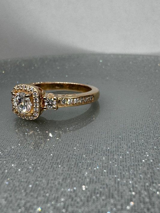 Anillo de diamantes de laboratorio de 14 k y 0,93 ct grabado a mano