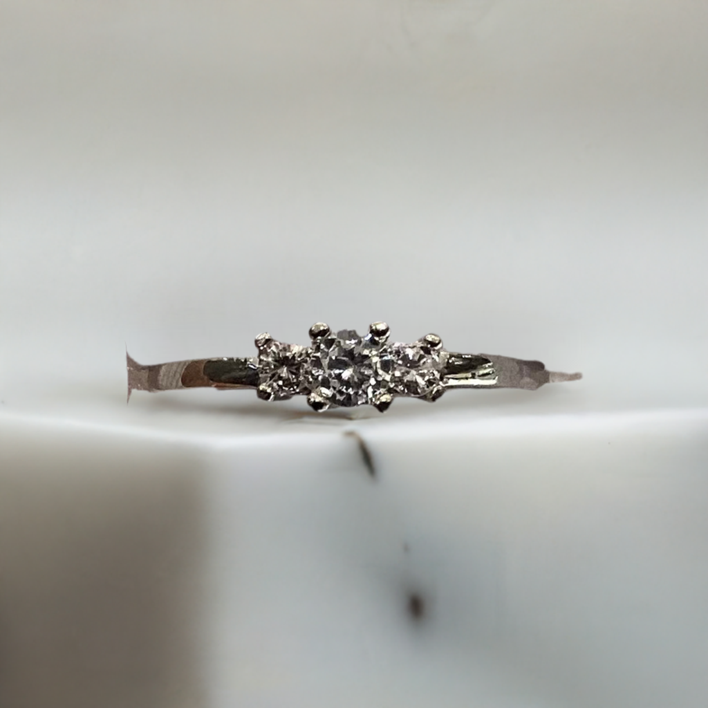 10K W Gold Women’s Lab Diamond Ring 1.8g.25CT diamond ring